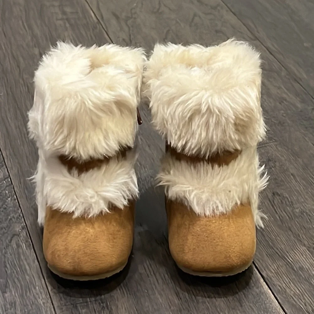 Michael Kors Baby Grace Fur Crib Booties Infant new tan Shoes Boots Girls Size 1